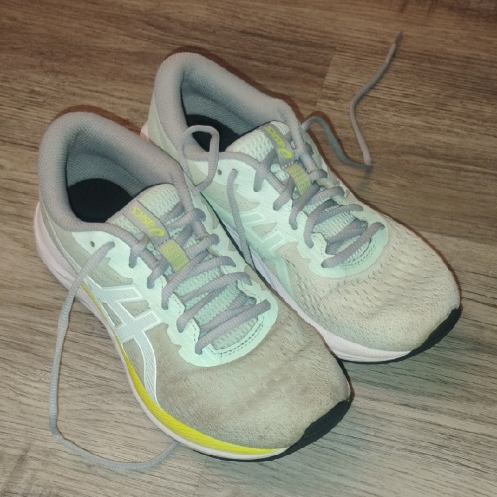 ASICS Women's  Gel Excite 7 Sneakers - Cream and Light Yellow Size 8.5